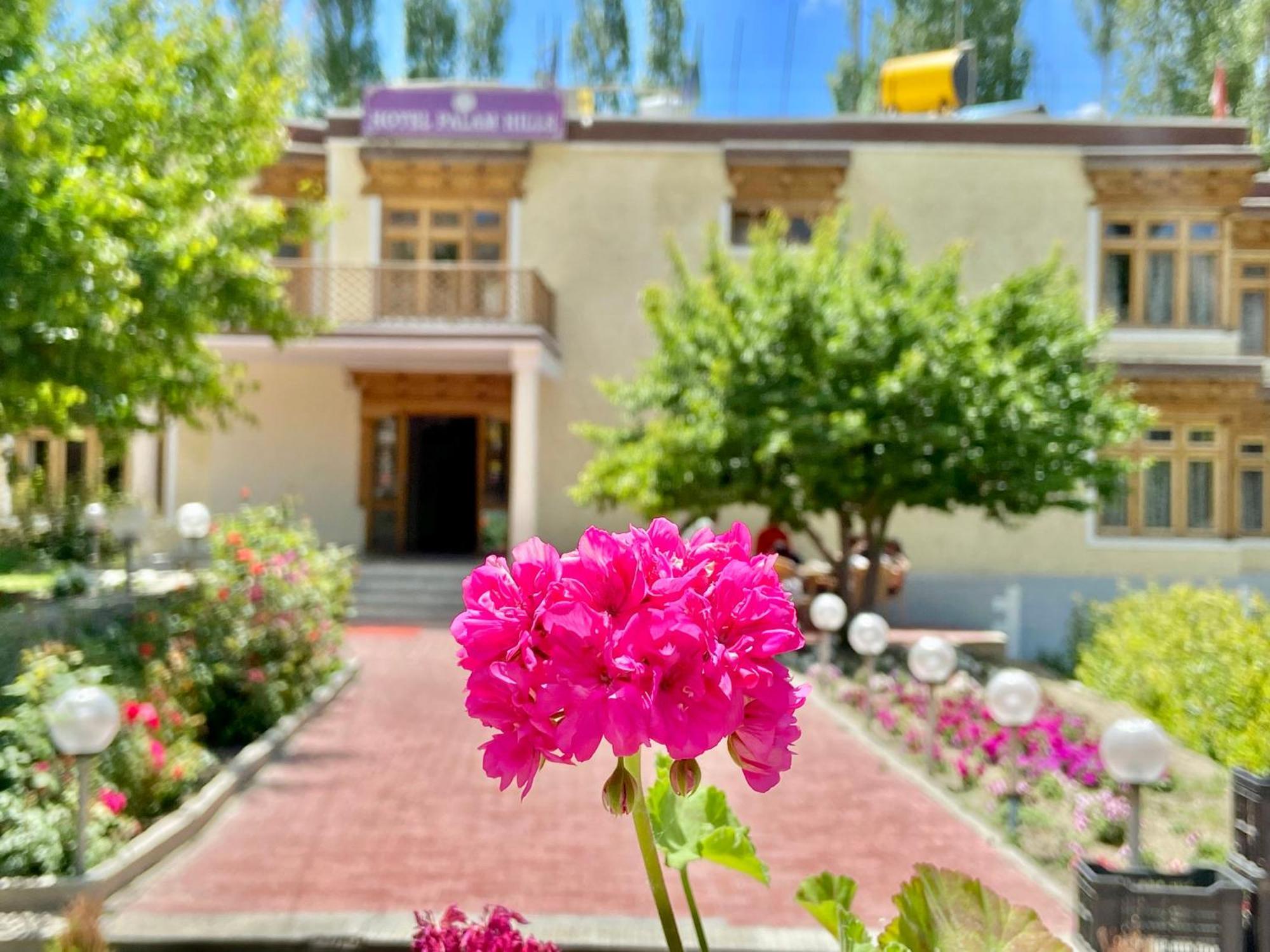 Hotel Palam Hills Лех Екстериор снимка